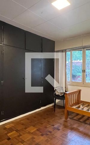 Casa à venda com 520m², 5 quartos e 6 vagas Casa à venda com 520m², 5 quartos e 6 vagasQuarto 2