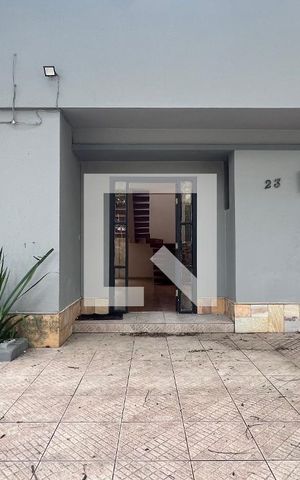 Casa à venda com 520m², 5 quartos e 6 vagas Casa à venda com 520m², 5 quartos e 6 vagasFachada