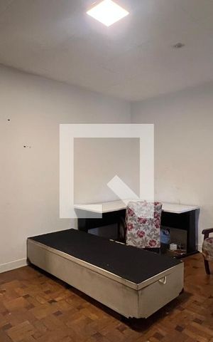 Casa à venda com 520m², 5 quartos e 6 vagas Casa à venda com 520m², 5 quartos e 6 vagasSuite