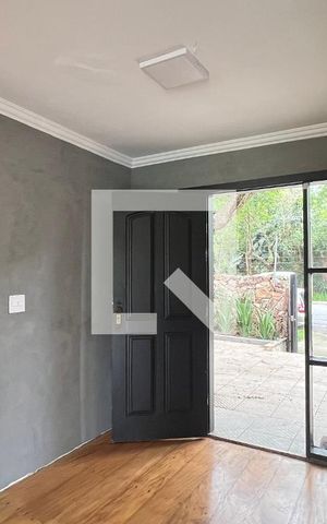 Casa à venda com 520m², 5 quartos e 6 vagas Casa à venda com 520m², 5 quartos e 6 vagasHall