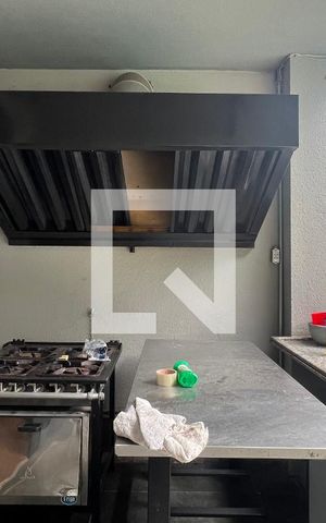 Casa à venda com 520m², 5 quartos e 6 vagas Casa à venda com 520m², 5 quartos e 6 vagasVaranda