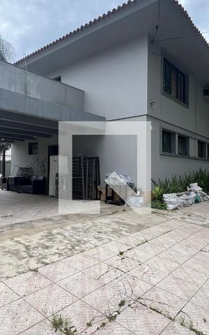 Casa à venda com 520m², 5 quartos e 6 vagas Casa à venda com 520m², 5 quartos e 6 vagasGaragem
