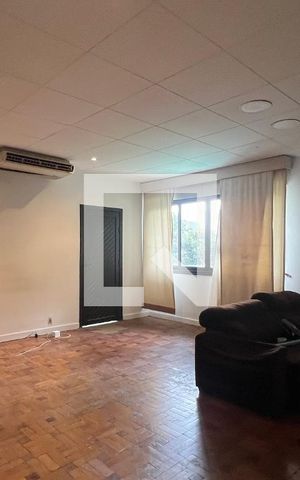 Casa à venda com 520m², 5 quartos e 6 vagas Casa à venda com 520m², 5 quartos e 6 vagasQuarto 1