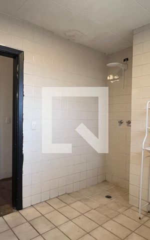 Casa à venda com 520m², 5 quartos e 6 vagas Casa à venda com 520m², 5 quartos e 6 vagasBanheiro 2