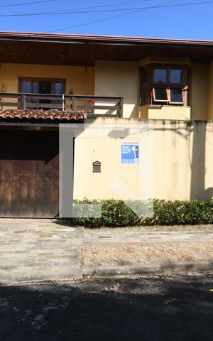 Casa à venda com 300m², 3 quartos e 3 vagasFachada