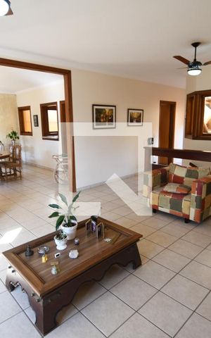 Casa à venda com 300m², 3 quartos e 3 vagasSala