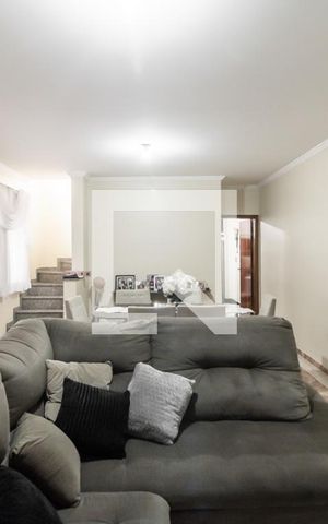 Casa à venda com 109m², 3 quartos e 2 vagas Casa à venda com 109m², 3 quartos e 2 vagasSala