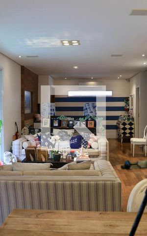 Casa para alugar com 450m², 3 quartos e 2 vagas Casa para alugar com 450m², 3 quartos e 2 vagasSala