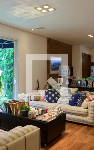 Casa para alugar com 450m², 3 quartos e 2 vagas Casa para alugar com 450m², 3 quartos e 2 vagasSala
