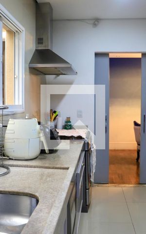 Casa para alugar com 450m², 3 quartos e 2 vagas Casa para alugar com 450m², 3 quartos e 2 vagasCozinha