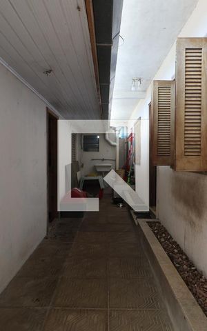 Casa à venda com 170m², 3 quartos e 2 vagasCorredor
