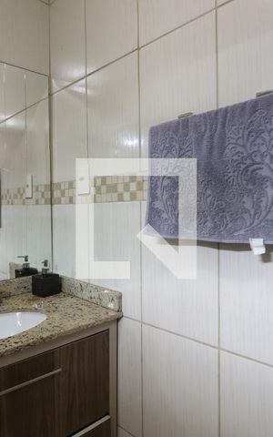 Casa à venda com 170m², 3 quartos e 2 vagasBanheiro