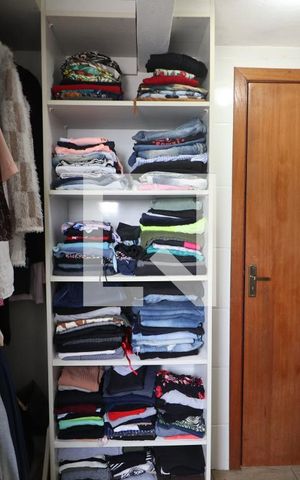 Casa à venda com 170m², 3 quartos e 2 vagasCloset da suíte