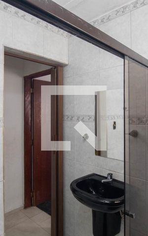 Casa à venda com 180m², 4 quartos e 2 vagas Casa à venda com 180m², 4 quartos e 2 vagasBanheiro 1