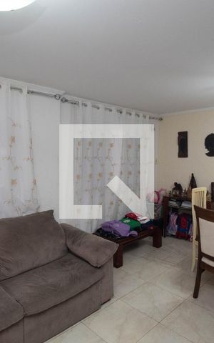Casa à venda com 180m², 4 quartos e 2 vagas Casa à venda com 180m², 4 quartos e 2 vagasSala