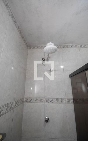 Casa à venda com 180m², 4 quartos e 2 vagas Casa à venda com 180m², 4 quartos e 2 vagasBanheiro 1
