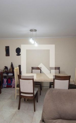 Casa à venda com 180m², 4 quartos e 2 vagas Casa à venda com 180m², 4 quartos e 2 vagasSala