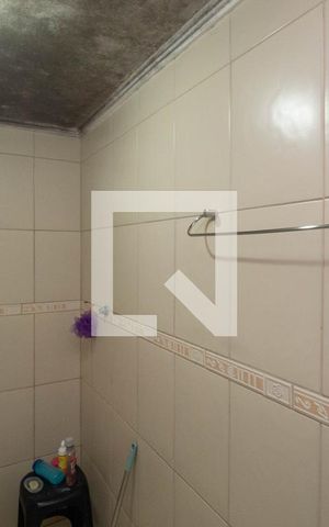 Casa à venda com 180m², 4 quartos e 2 vagas Casa à venda com 180m², 4 quartos e 2 vagasBanheiro 2