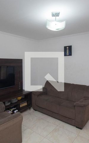 Casa à venda com 180m², 4 quartos e 2 vagas Casa à venda com 180m², 4 quartos e 2 vagasSala