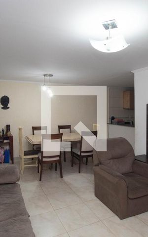 Casa à venda com 180m², 4 quartos e 2 vagas Casa à venda com 180m², 4 quartos e 2 vagasSala