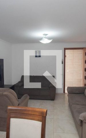 Casa à venda com 180m², 4 quartos e 2 vagas Casa à venda com 180m², 4 quartos e 2 vagasSala