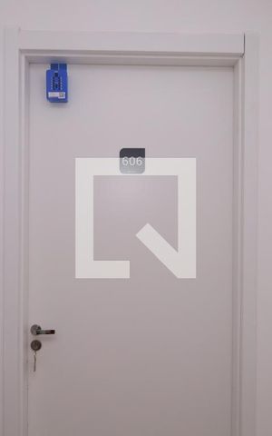 Apartamento para alugar com 33m², 2 quartos e sem vagaPorta do apartamento - Instalado lockbox