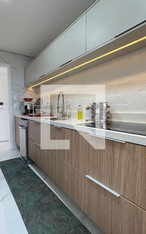 Apartamento à venda com 190m², 3 quartos e 3 vagas Apartamento à venda com 190m², 3 quartos e 3 vagasCozinha