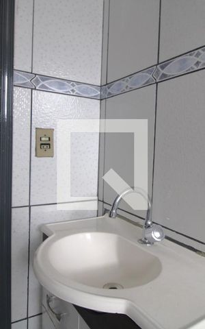 Casa à venda com 240m², 2 quartos e 2 vagasBanheiro 