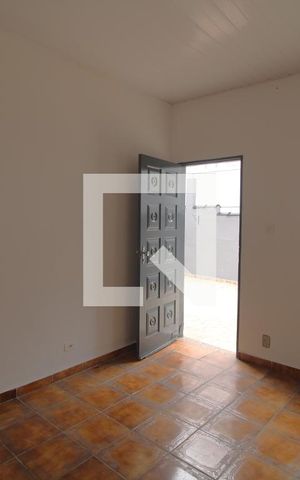 Casa à venda com 240m², 2 quartos e 2 vagasSala