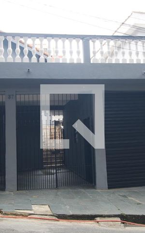 Casa à venda com 240m², 2 quartos e 2 vagasFachada
