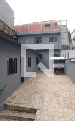 Casa à venda com 240m², 2 quartos e 2 vagasQuintal