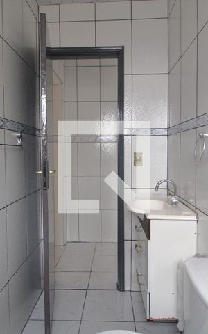 Casa à venda com 240m², 2 quartos e 2 vagasBanheiro 