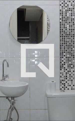 Casa à venda com 110m², 3 quartos e sem vaga Casa à venda com 110m², 3 quartos e sem vagaBanheiro