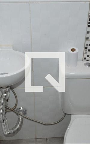 Casa à venda com 110m², 3 quartos e sem vaga Casa à venda com 110m², 3 quartos e sem vagaBanheiro