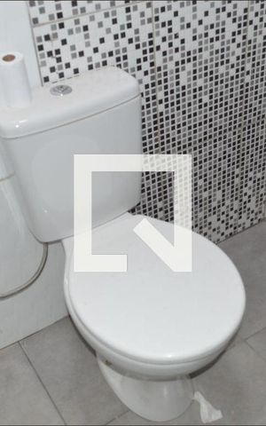 Casa à venda com 110m², 3 quartos e sem vaga Casa à venda com 110m², 3 quartos e sem vagaBanheiro