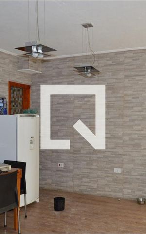 Casa à venda com 110m², 3 quartos e sem vaga Casa à venda com 110m², 3 quartos e sem vagaSala