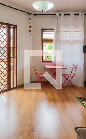 Casa de condomínio para alugar com 230m², 3 quartos e 6 vagas Casa de condomínio para alugar com 230m², 3 quartos e 6 vagasSala