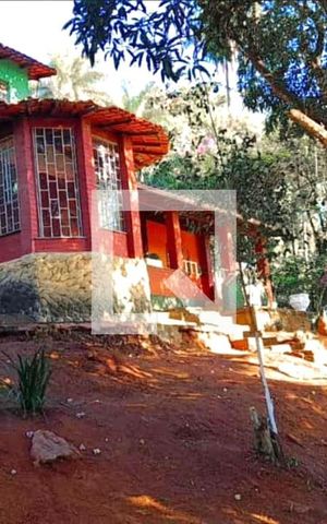 Casa à venda com 3612m², 4 quartos e 6 vagas Casa à venda com 3612m², 4 quartos e 6 vagasÁrea externa