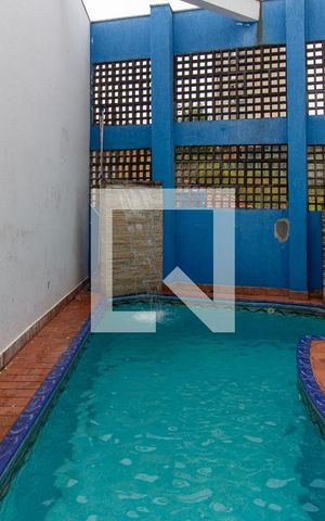 Casa para alugar com 238m², 4 quartos e 2 vagas Casa para alugar com 238m², 4 quartos e 2 vagasÁrea comum - Piscina