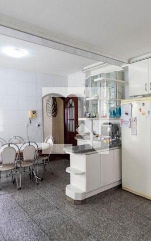 Casa para alugar com 250m², 5 quartos e 5 vagas Casa para alugar com 250m², 5 quartos e 5 vagasCozinha