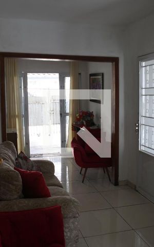 Casa à venda com 58m², 2 quartos e 2 vagasSala