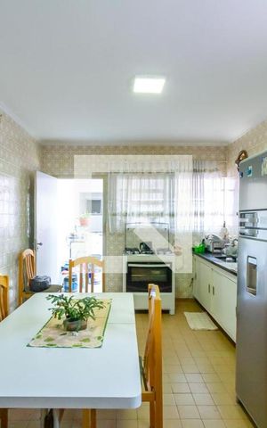 Casa para alugar com 150m², 3 quartos e 3 vagas Casa para alugar com 150m², 3 quartos e 3 vagasCozinha