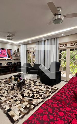 Casa de condomínio à venda com 700m², 4 quartos e 5 vagas Casa de condomínio à venda com 700m², 4 quartos e 5 vagasSala