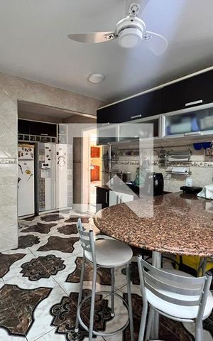 Casa de condomínio à venda com 700m², 4 quartos e 5 vagas Casa de condomínio à venda com 700m², 4 quartos e 5 vagasCozinha