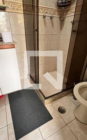 Casa de condomínio à venda com 700m², 4 quartos e 5 vagas Casa de condomínio à venda com 700m², 4 quartos e 5 vagasBanheiro Suite 01