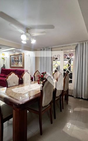 Casa de condomínio à venda com 700m², 4 quartos e 5 vagas Casa de condomínio à venda com 700m², 4 quartos e 5 vagasSala
