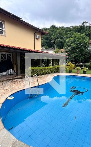 Casa de condomínio à venda com 700m², 4 quartos e 5 vagas Casa de condomínio à venda com 700m², 4 quartos e 5 vagasÁrea comum
