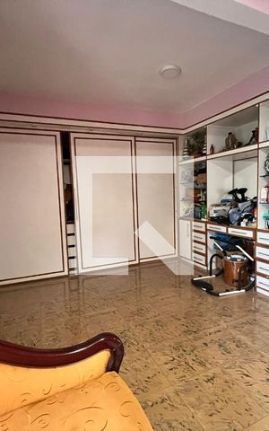 Casa de condomínio à venda com 700m², 4 quartos e 5 vagas Casa de condomínio à venda com 700m², 4 quartos e 5 vagasSuite 02