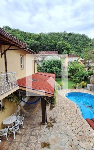 Casa de condomínio à venda com 700m², 4 quartos e 5 vagas Casa de condomínio à venda com 700m², 4 quartos e 5 vagasVista - Estudio