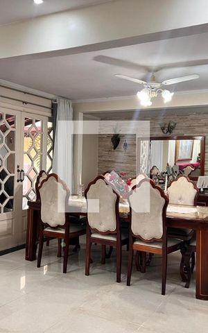 Casa de condomínio à venda com 700m², 4 quartos e 5 vagas Casa de condomínio à venda com 700m², 4 quartos e 5 vagasSala